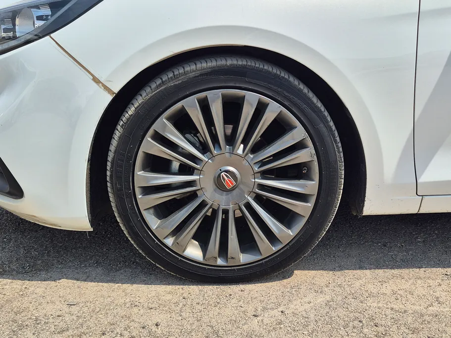2021 Hongqi H5 Luxury 