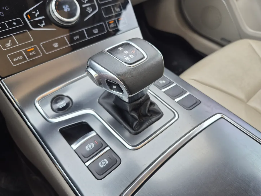 2021 Hongqi H5 Luxury 