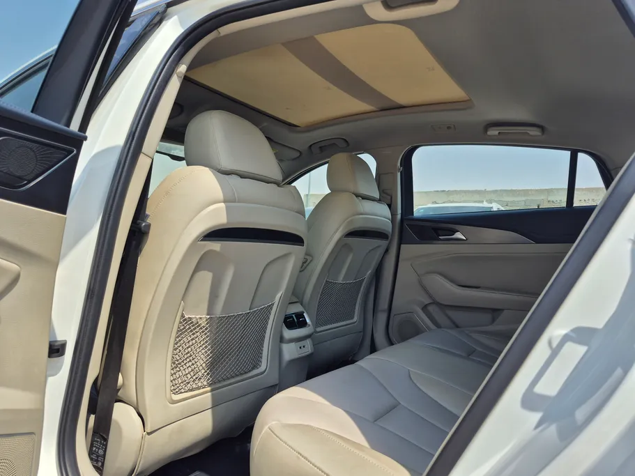 2021 Hongqi H5 Luxury 