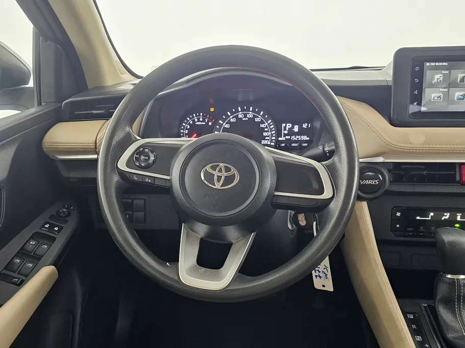 2023 Toyota Yaris  Y 