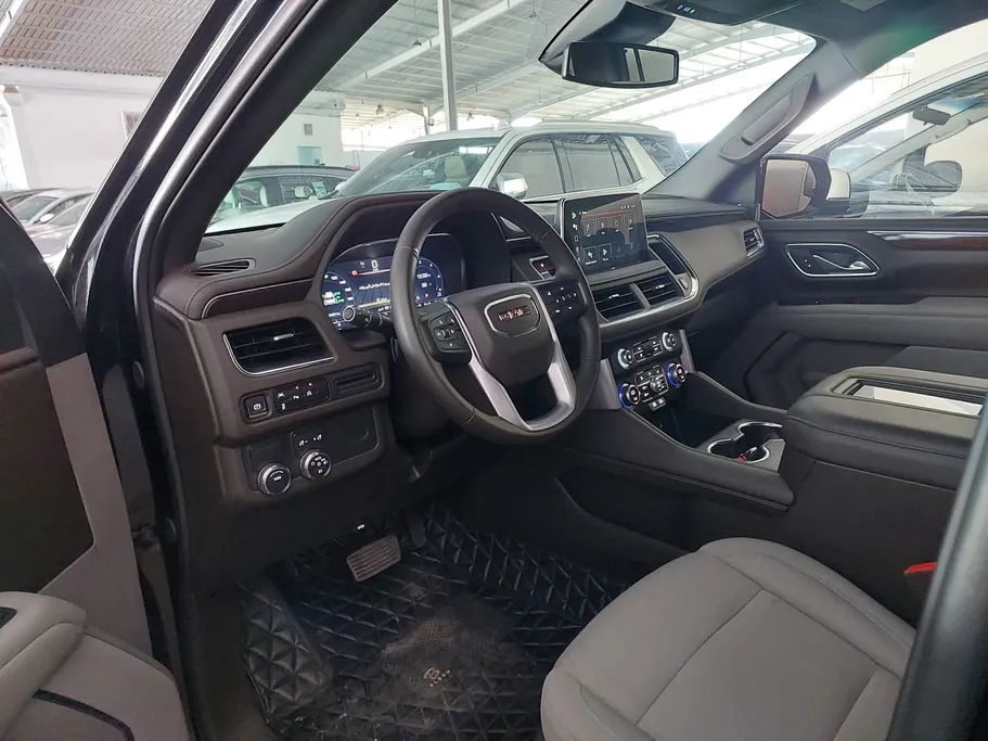 2023 GMC Yukon SLE 