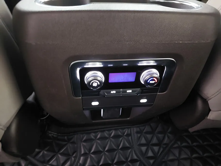 2023 GMC Yukon SLE 