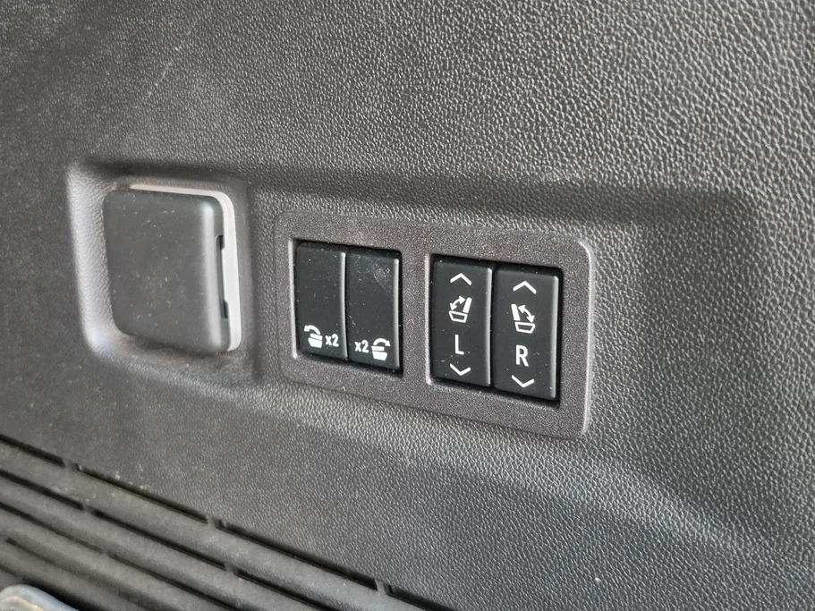 2023 GMC Yukon AT4 Ultimate 