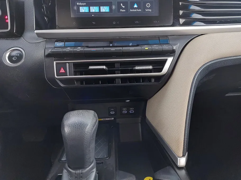 2025 تويوتا Camry  E HEV 