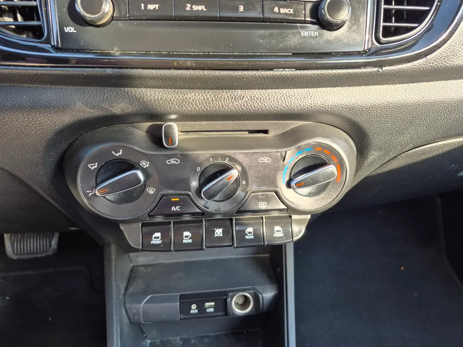 2022 Kia Pegas LX 