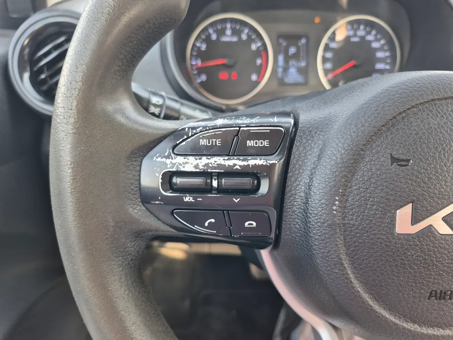 2022 Kia Pegas LX 