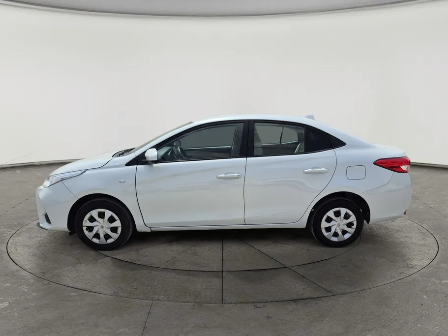 2022 Toyota Yaris  Y 
