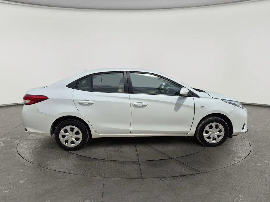 2022 Toyota Yaris  Y 