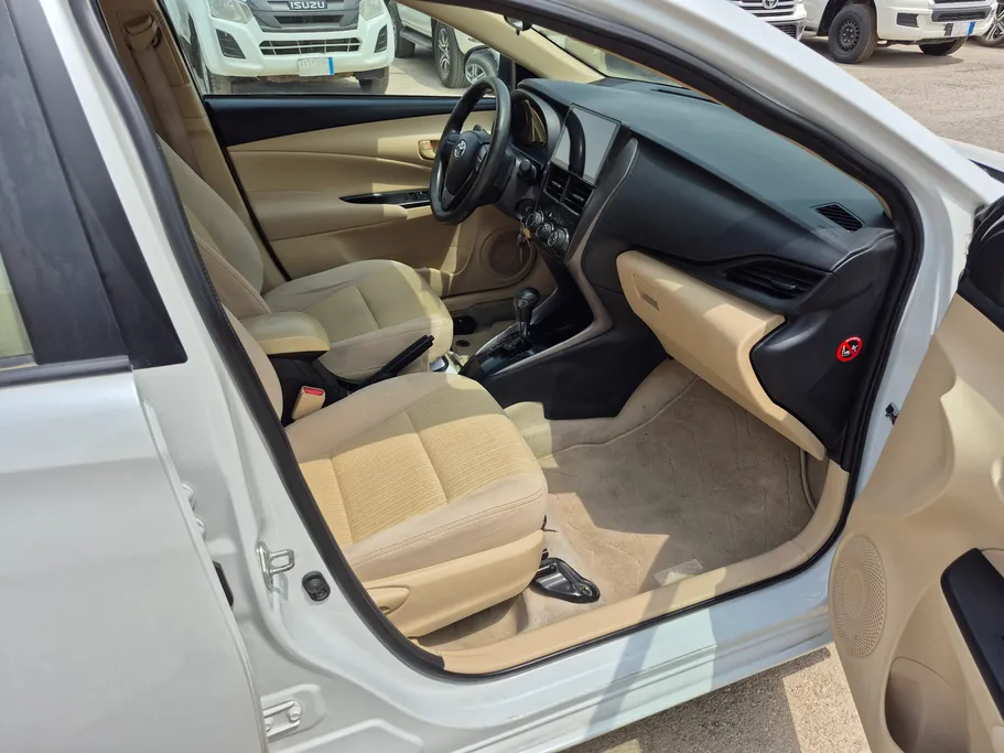 2022 Toyota Yaris  Y 