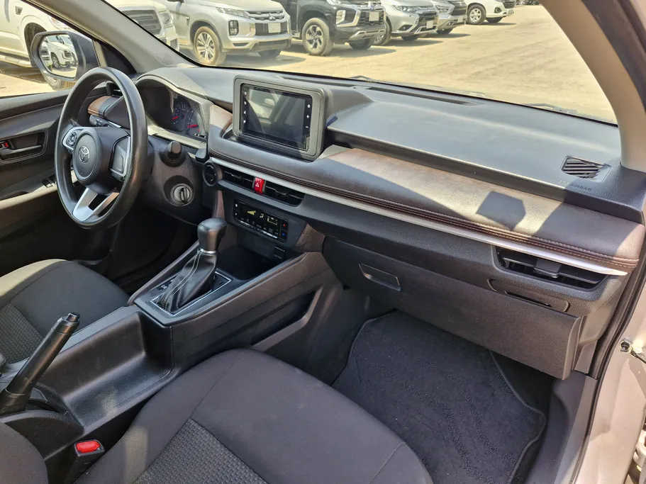 2023 Toyota Yaris  Y 