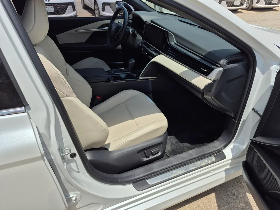 تويوتا كامري GLE HEV  2025 
