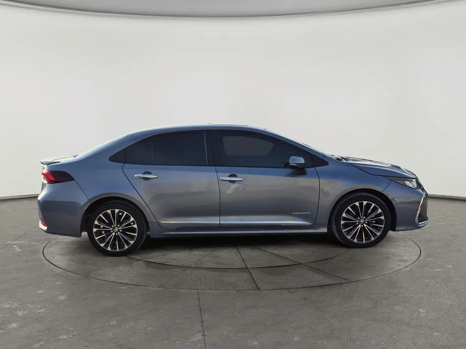 تويوتا كورولا XLI Executive Moonroof 2025 