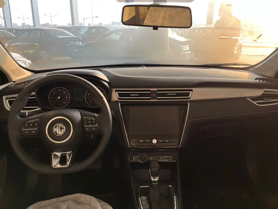 2025 MG 5 COM 