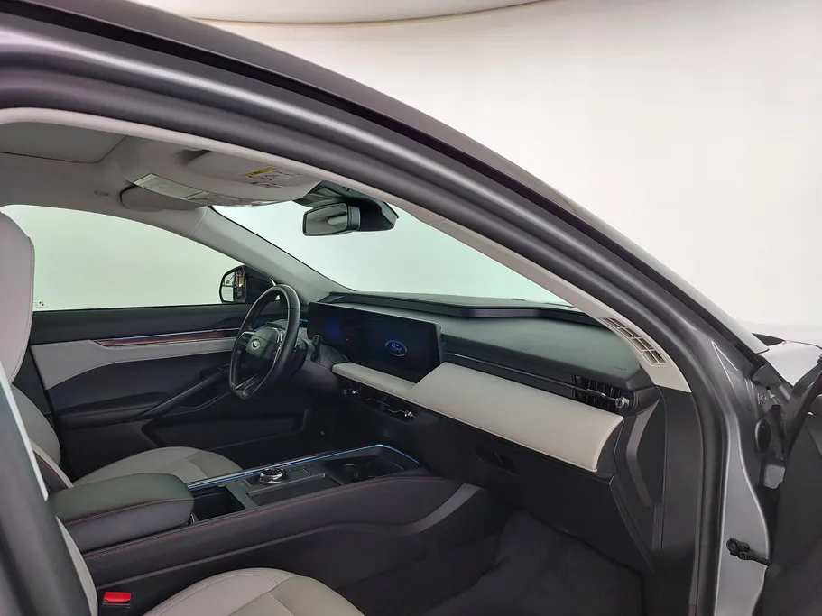 2025 Ford Taurus Titanium 