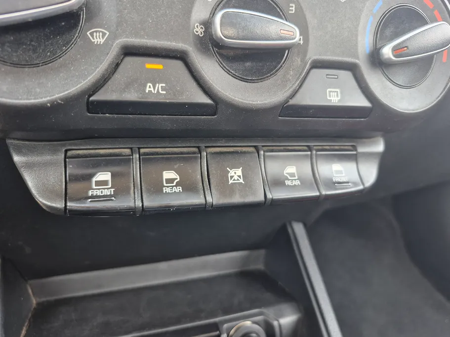 2023 Kia Pegas LX 
