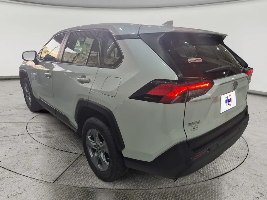 2025 تويوتا RAV4 LE 