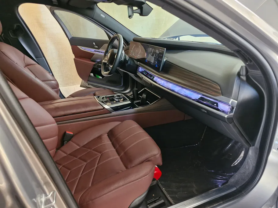 2024 BMW 7 Series 735i 