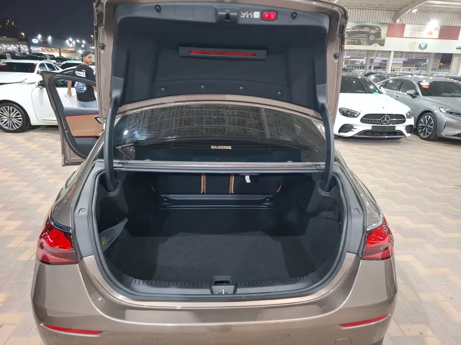 2025 Mercedes E 200 