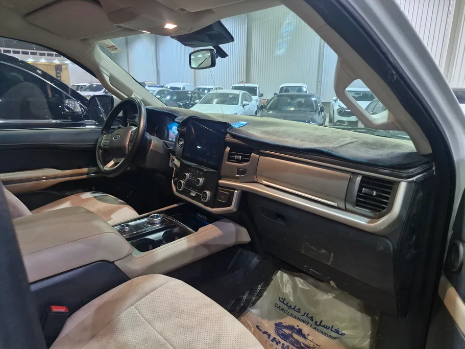 2024 Ford Expedition XLT 