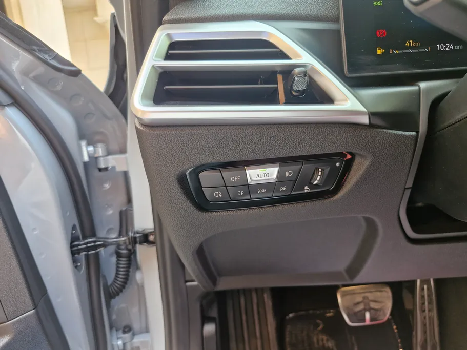 بي ام دبليو الفئة الثالثة 320i  2026 