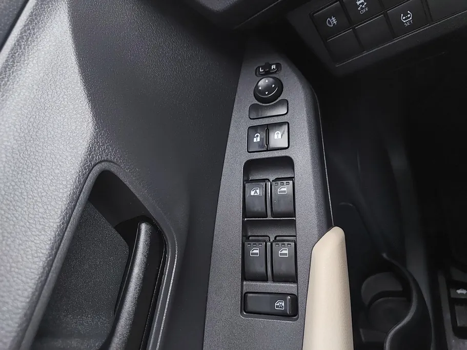 2023 Toyota Yaris  Y 