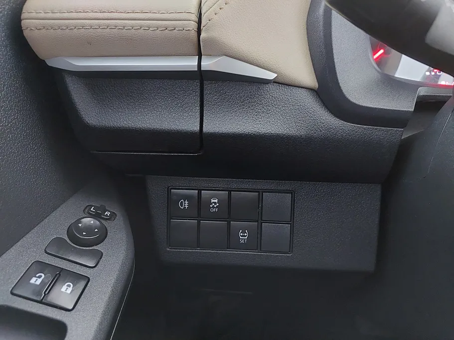 2023 Toyota Yaris  Y 