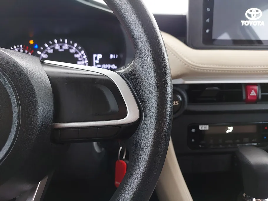 2023 Toyota Yaris  Y 