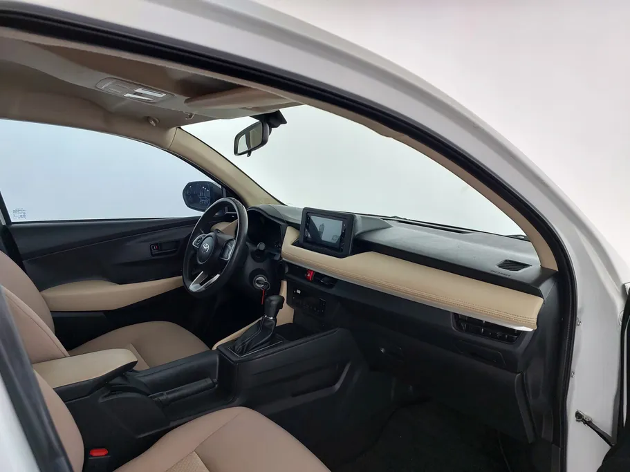 2023 Toyota Yaris  Y 