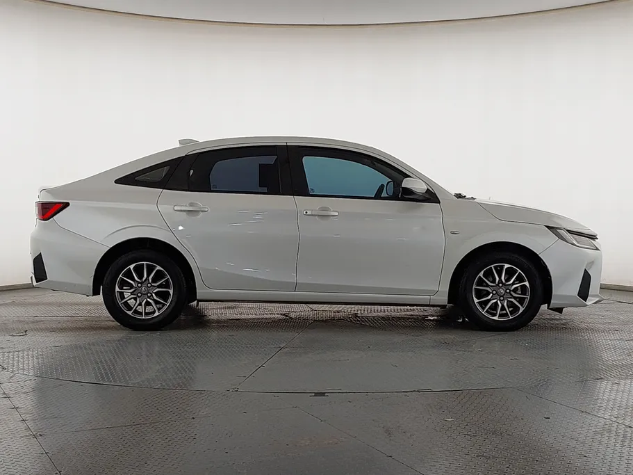 2023 Toyota Yaris  Y 