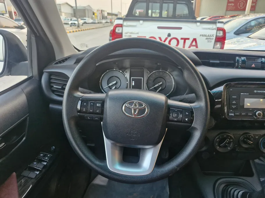 2022 Toyota Hilux GLX 