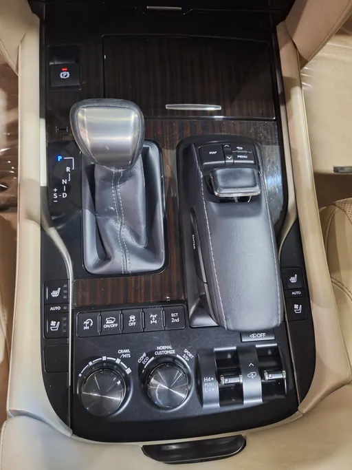 لكزس LX 570 S 2020 