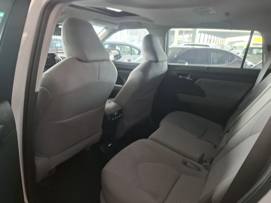 2023 Toyota Highlander GLE 