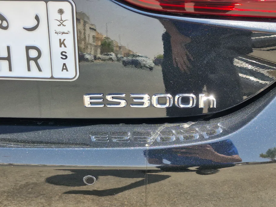 لكزس ES 300 H 2025 