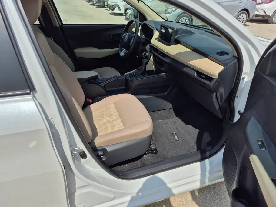 2024 تويوتا Yaris  Y 