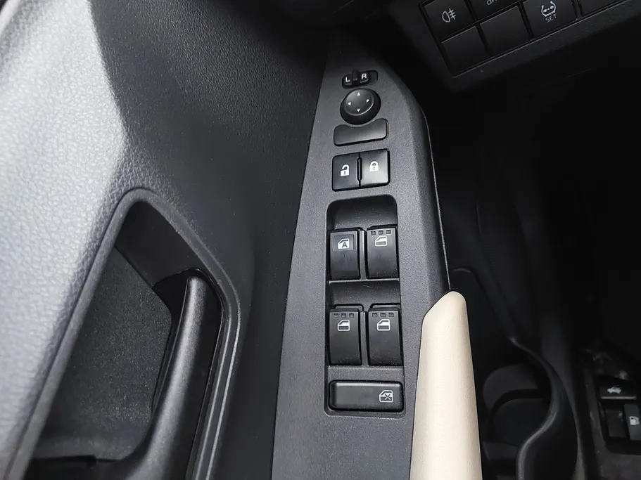 2023 Toyota Yaris  Y 