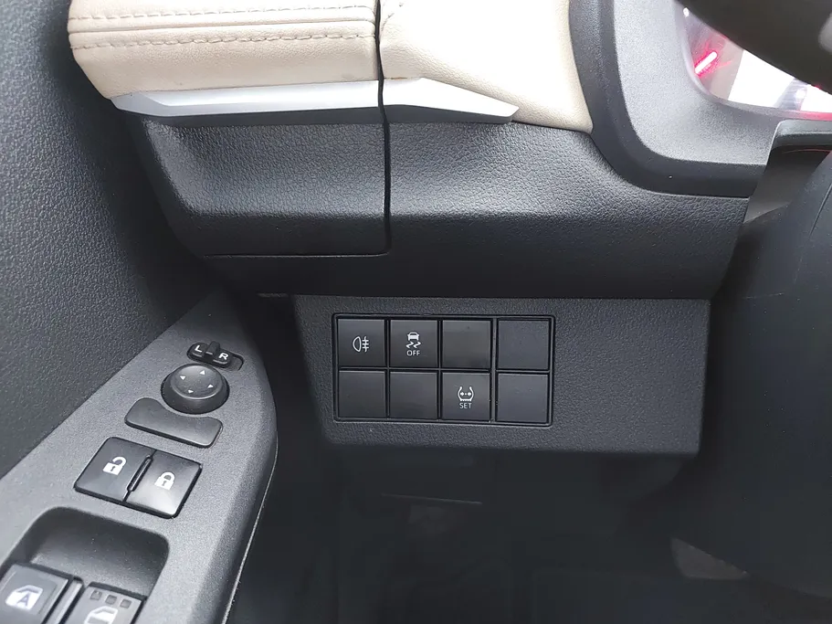 2023 Toyota Yaris  Y 
