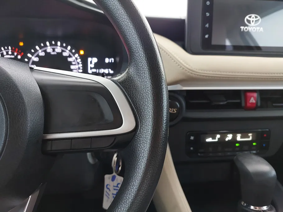 2023 Toyota Yaris  Y 