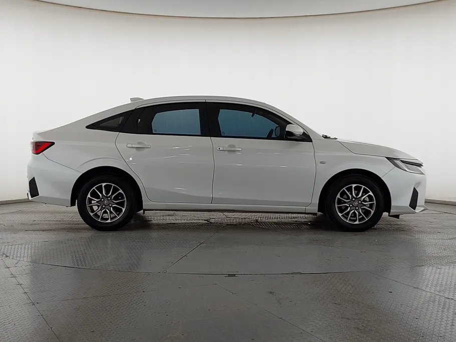2023 Toyota Yaris  Y 