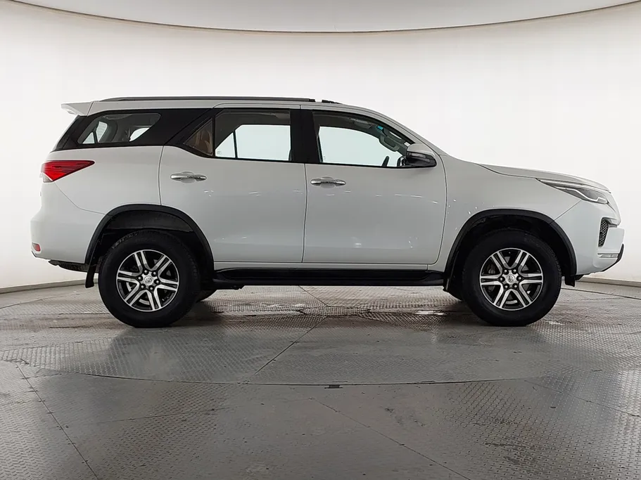 2023 Toyota Fortuner VX 