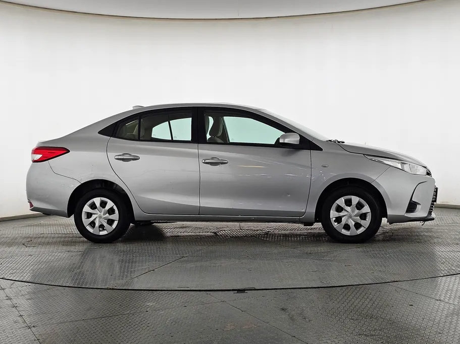 2021 Toyota Yaris  Y 