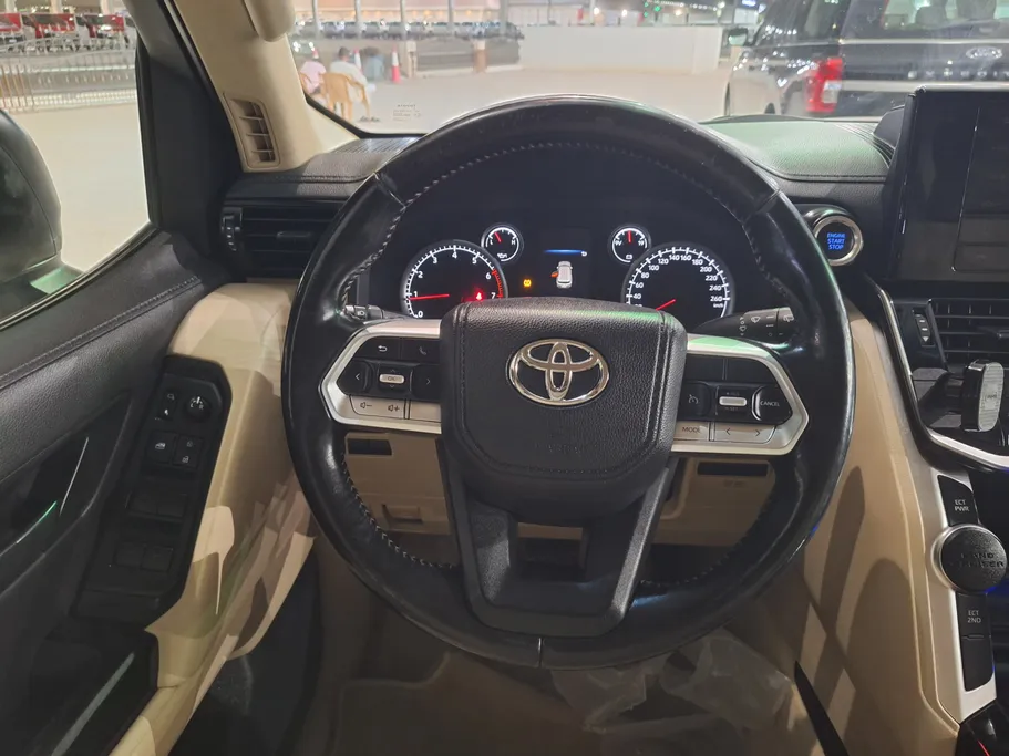 2022 Toyota Land Cruiser GX 