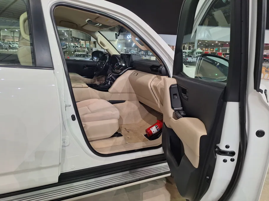 2022 Toyota Land Cruiser GX 