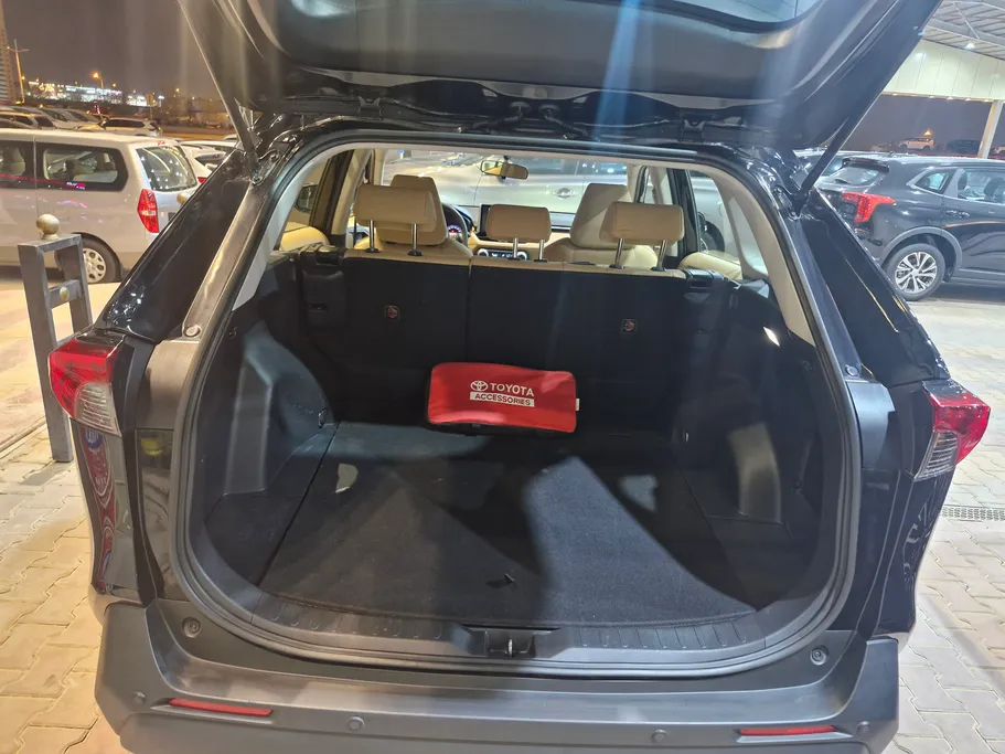 2025 Toyota RAV4 LE 
