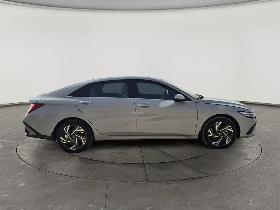 2025 Hyundai Elantra Comfort 