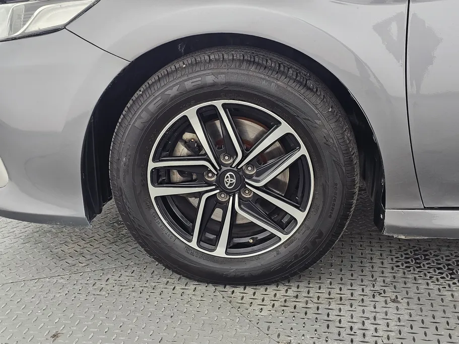 2021 Toyota Camry  LE HEV 