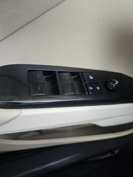 2021 Toyota Camry  LE HEV 
