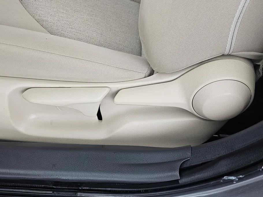 2021 Toyota Camry  LE HEV 
