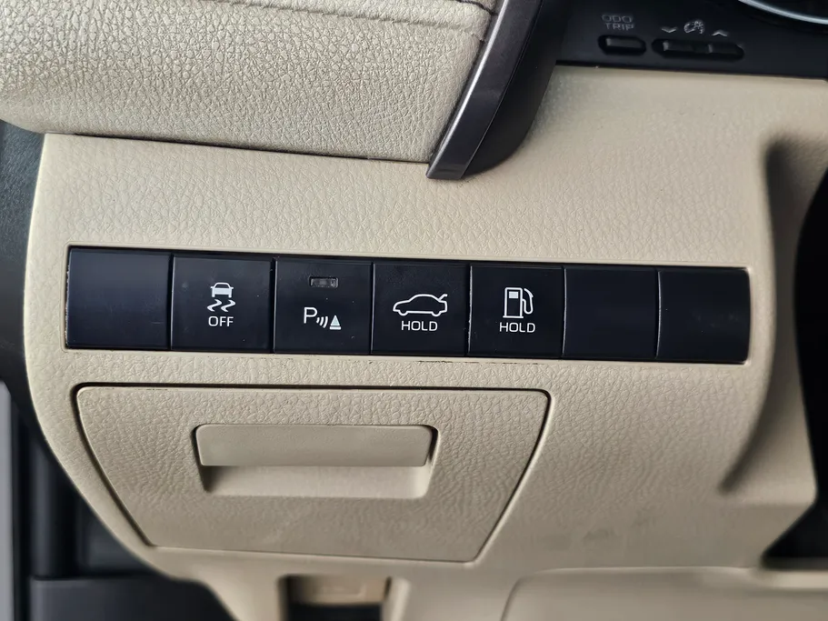 2021 Toyota Camry  LE HEV 
