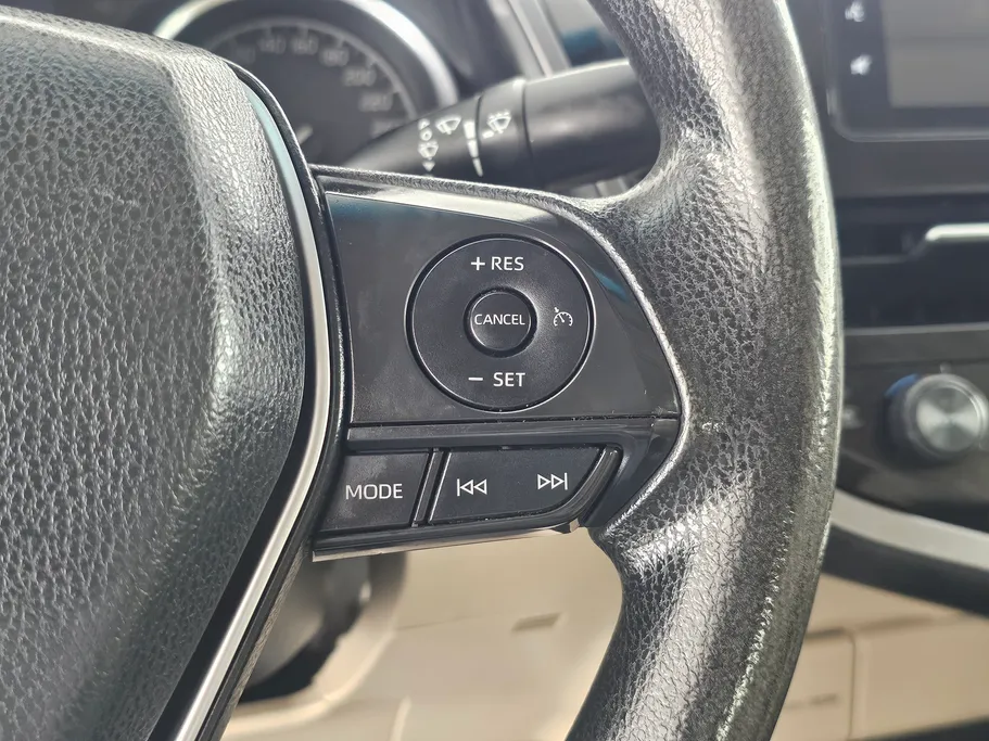 2021 Toyota Camry  LE HEV 