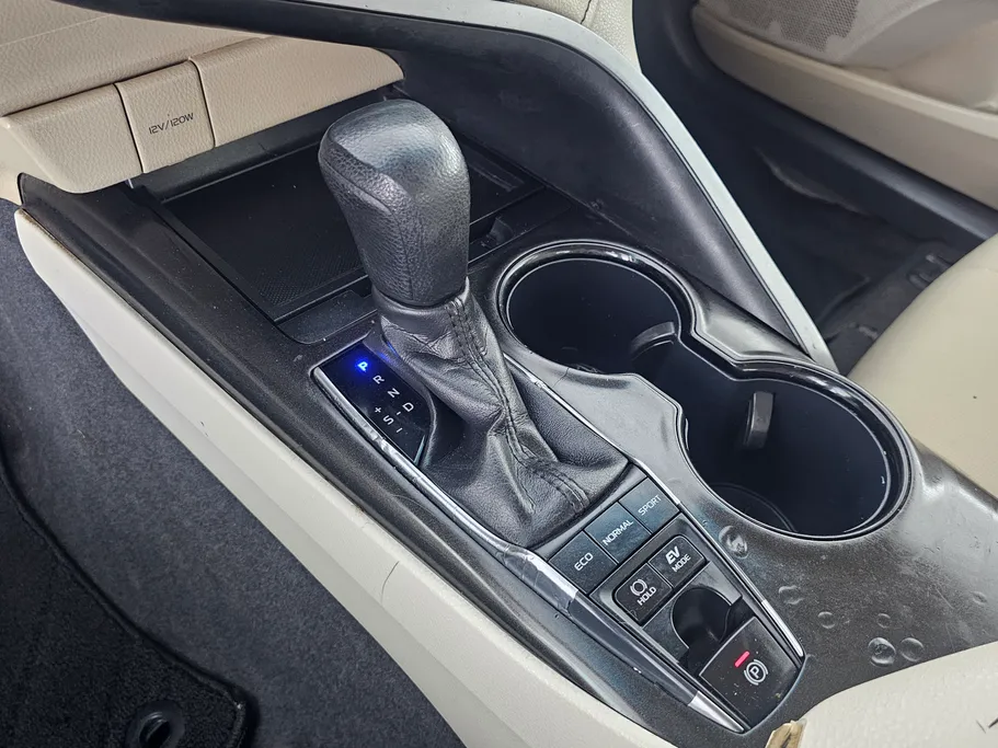 2021 Toyota Camry  LE HEV 